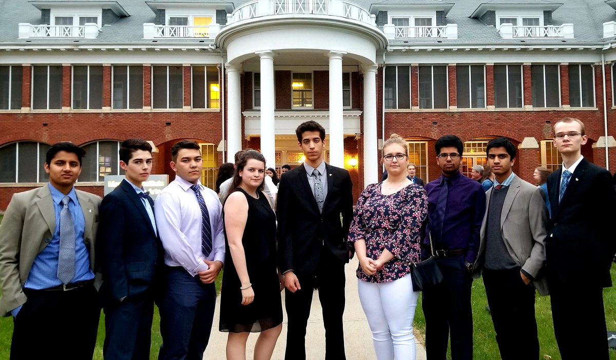 campbellbizclub's tweet photo. Bringing home first place in entrepeuneurship, personal finance, and the overall trophy. 👏👏Congratulation teams! 👨‍💼👩‍💼
Thank you Birtle (@bcifalcons) for organizing this amaizing event and inviting us. 👊✍ https://t.co/JqeFSEkLvu
