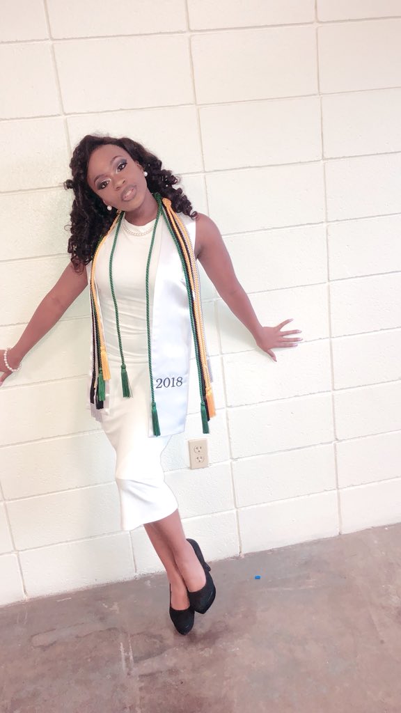 poisoni_vee's tweet photo. Got Milk? 😏 
Cum Laude grad
4.0 college GPA
Dance Captain
Top 15%
Over $24,000 in scholarships
#SU22 💙💛
... just to set it off. #IDidTHATBaby #StruttedAcrossTheStage #LITERALLY #SoWhoGotTheVideo? ✨... on to the next chapter of my life https://t.co/DgC88uXFvo