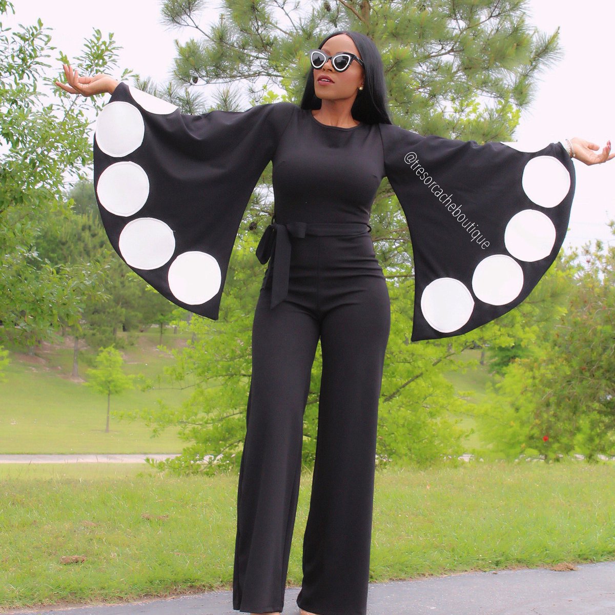 TresorCacheBtq's tweet photo. Who doesn't love a Classic Black and White #Jumpsuit! We have 2 Smalls left in our Alexis Jumpsuit. Has Stretch. Shop the look online and in store! https://t.co/VIx8wMx6qx