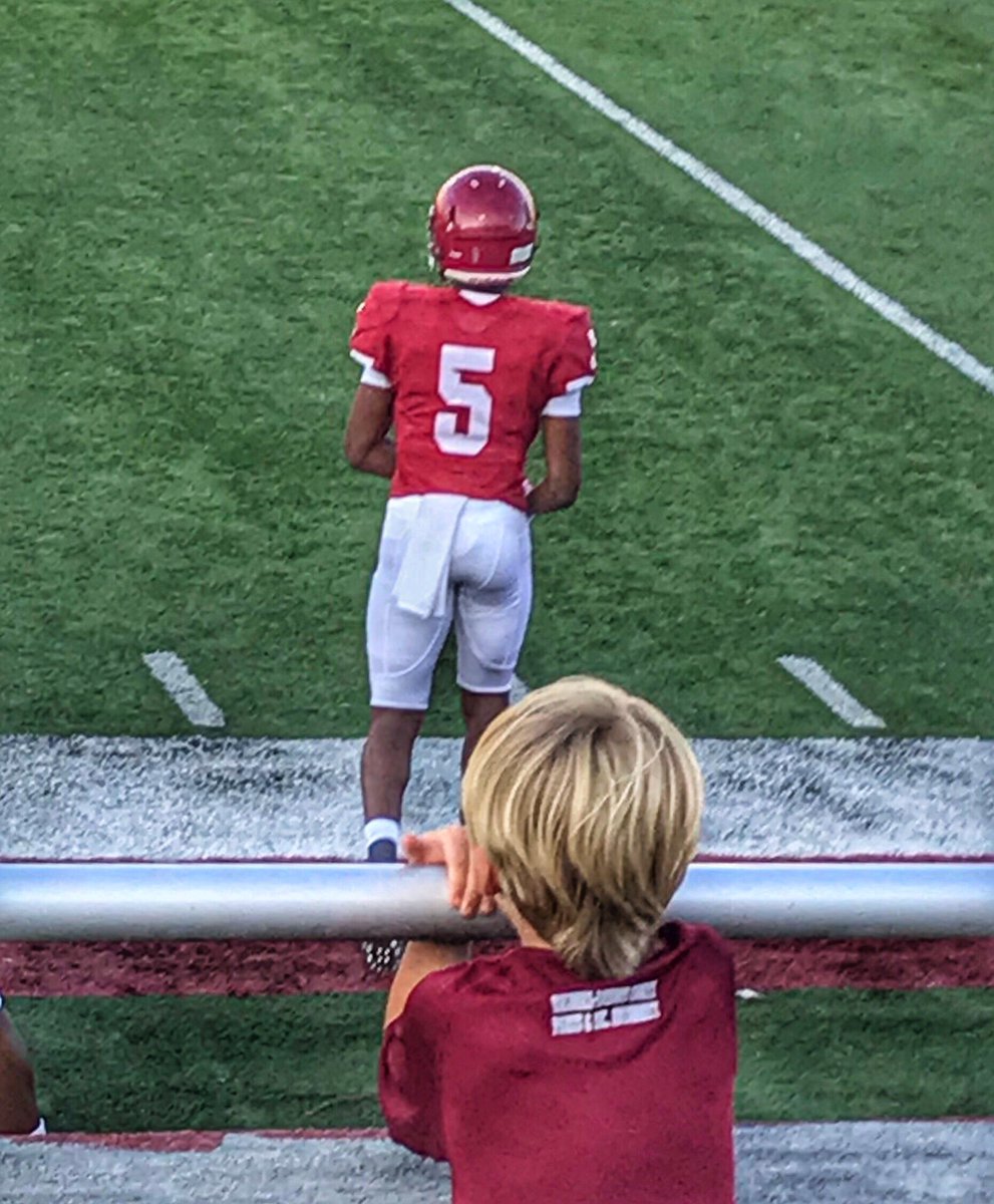 Truth_5et5UFree's tweet image. No question who little man is watching this year. #Goals #LittleHammer #Vikings #OnAndIsland #Future @__KingCinco