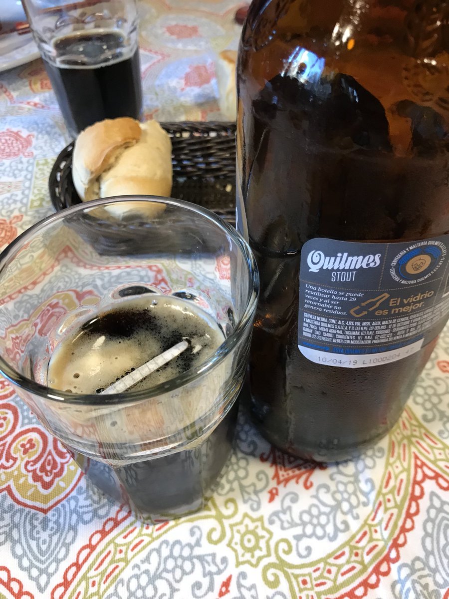 manustorres's tweet photo. Hola @Quilmes_Cerveza. Me compré esta cerveza Stout en el @DiaSupermercado de Barracas. Cuando me serví me di cuenta que vino con un regalito: un pedazito de madera. Llamé y no me dijeron nada. Que tengo que hacer? https://t.co/cRfPecxm50