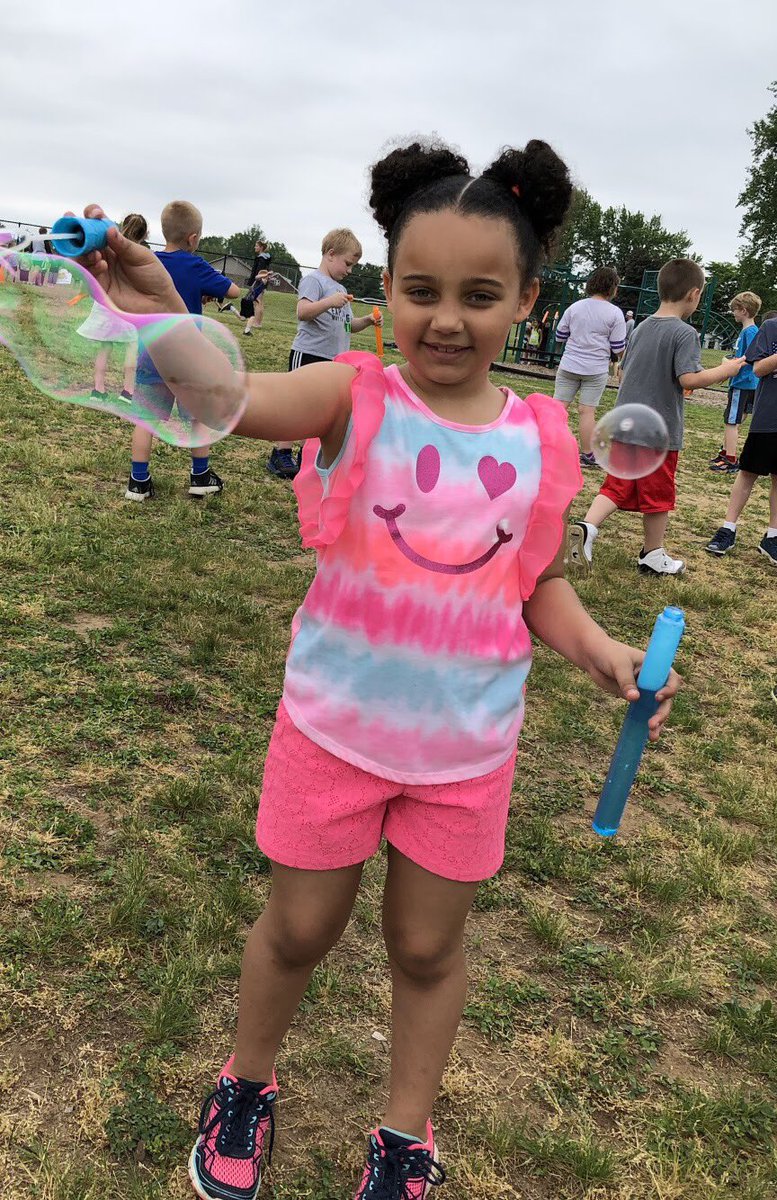 reddingschool's tweet photo. Field Day 2018 was a home run. Thank you Mrs. Bowers for all of your hard work to make this day possible for our kids. #StingersUp #ReddingRocks https://t.co/7eUyXE63S1