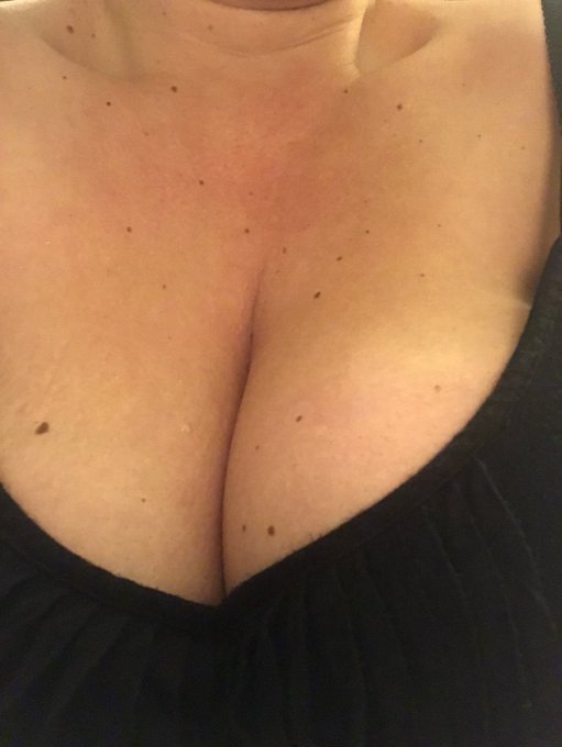 My left boob is my party boob. That girl wants to come out and play! https://t.co/rwhBTLkXwX<a href="/tag/pmdd"class="tags"><span>#pmdd</span></a>