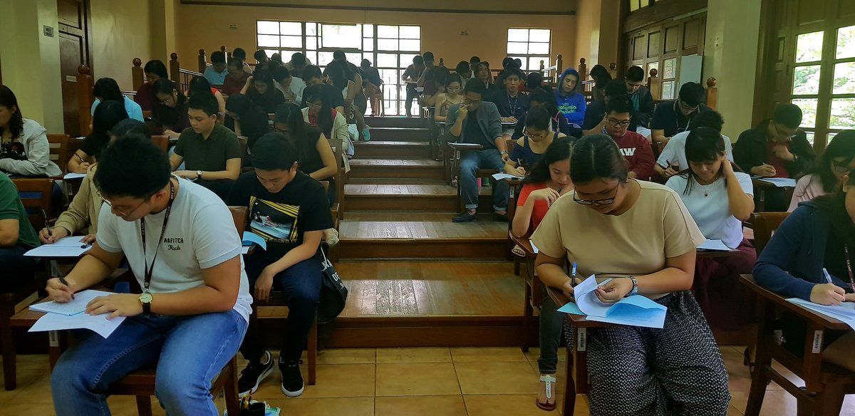 fthilbay's tweet photo. UP Law students taking their final exams in Constitutional Law.

Let's hope that when the time comes for them to apply and enforce the Constitution they will do it with integrity and wisdom--that they will bring balance to the Force.

Honor and Excellence! https://t.co/7G5Mhr4fcc
