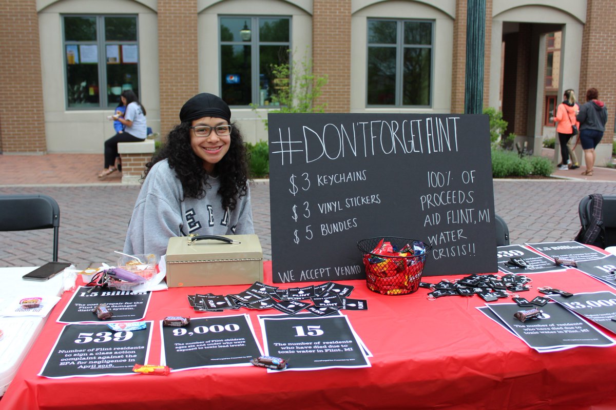 chronicleNCC's tweet photo. Rain couldn't put a damper on the block party in Jefferson Plaza @northcentralcol. Photos: Grace Klooster @NCC_Mosaic #blockparty https://t.co/w20USTOanr