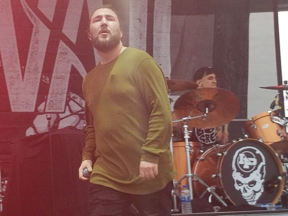 homicidalpanda0's tweet photo. #iprevail #springfling18 https://t.co/T8lMpvppsx