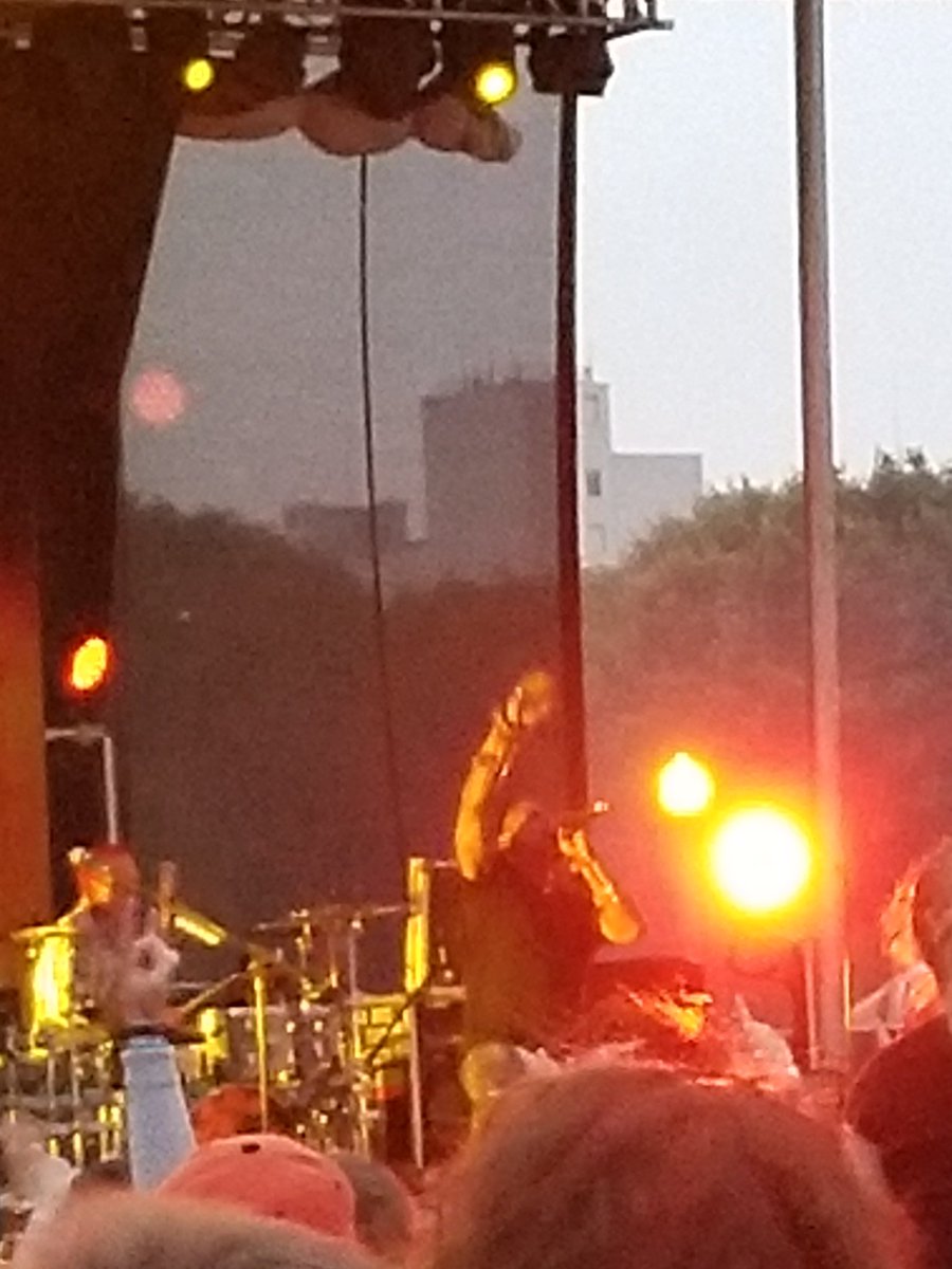 homicidalpanda0's tweet photo. #sevendust #springfling18 https://t.co/n312AylMW8