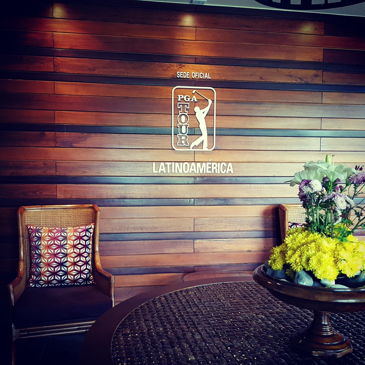 ProGolfEc's tweet photo. El Quito Tenis y Golf Club listo para ser sede por quinto año consecutivo del #QuitoOpen18 @PGATOURLA #BupaChallenge ¡Un verdadero lujo de club! https://t.co/pqjZDJcGOp