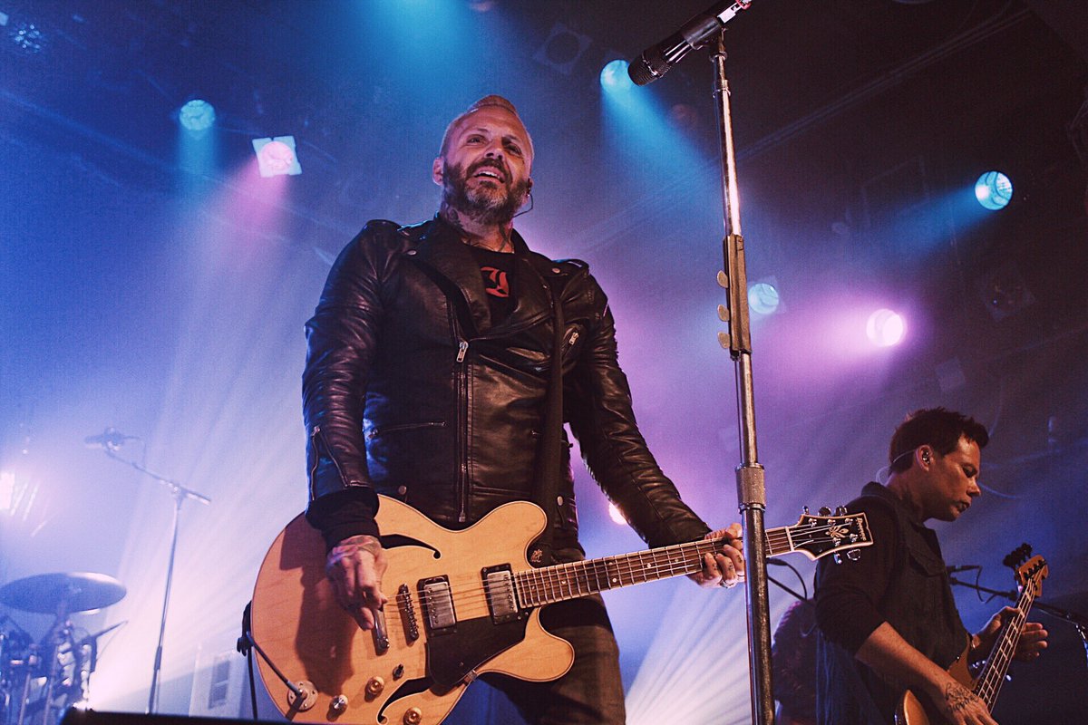 BogartsShows's tweet photo. Tonight has been WILD with @blueoctober &amp; @FlagshipOffcl Check out our IG page for more photos and don’t forget to tag us in yours! #BogartsShows https://t.co/ct0GusIGvs