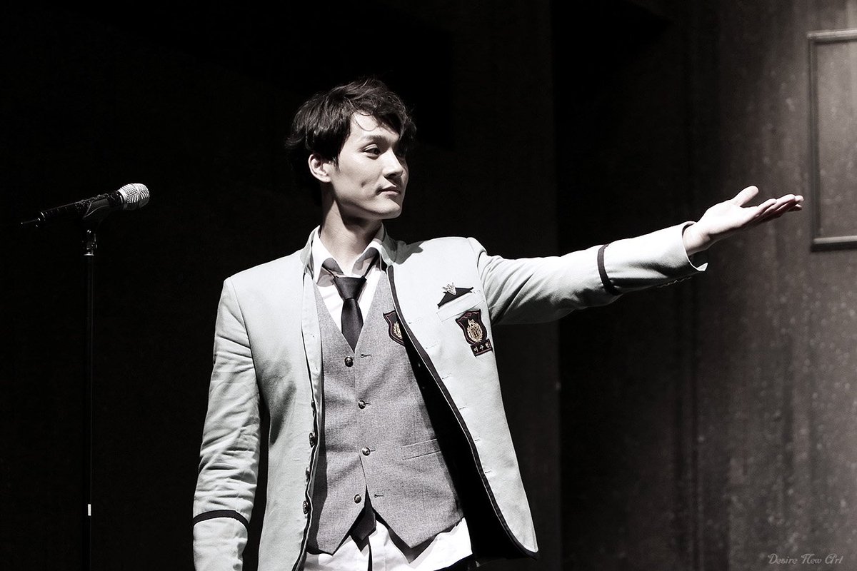 qmffnek0's tweet image. 180517 연극 #B_Class 커튼콜 사진

이수현 #조풍래