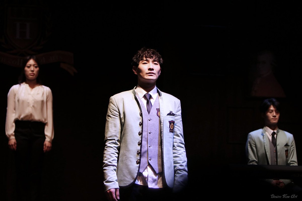 qmffnek0's tweet image. 180517 연극 #B_Class 커튼콜 사진

치아키 #김대현