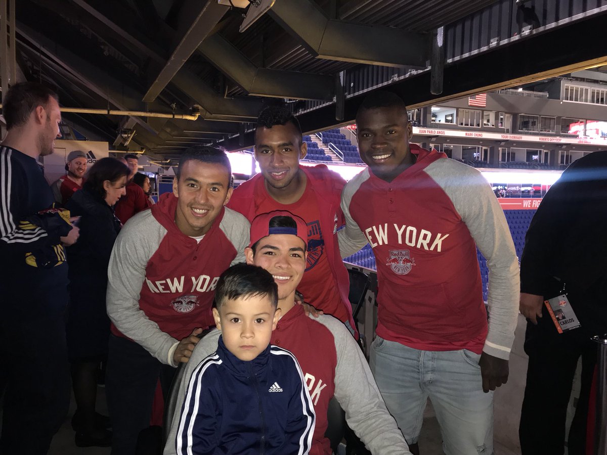 kevmot18's tweet photo. π¦π· π»πͺ π¨π΄
#RBNYAutographSession #RBNY https://t.co/yAakgHUZcM