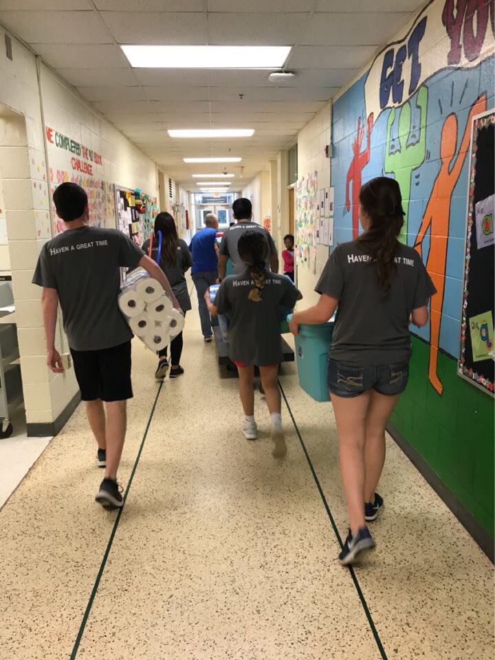 MAB_Charlotte's tweet photo. charLIT squad delivering supplies to bilingual elementary schools today! #charFedEx https://t.co/Mw16R7Nxsn