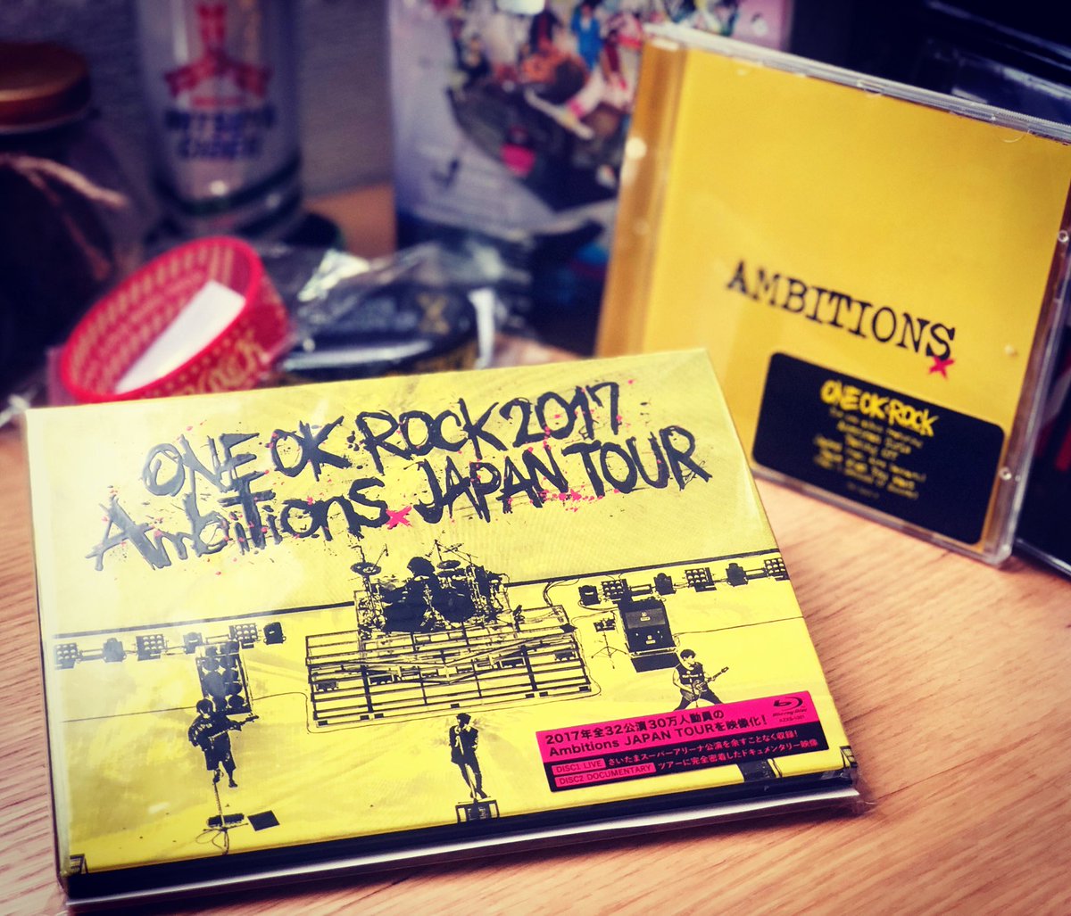123madeleine's tweet photo. 届いた！
#oneokrock
#ambitions 
#oneokrock2017ambitionsjapantour 
#blueraydisc https://t.co/8CVxbX3hDE