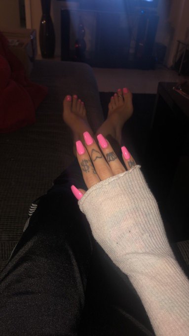 Watch Demon's leaked NSFW photo on TwXstars