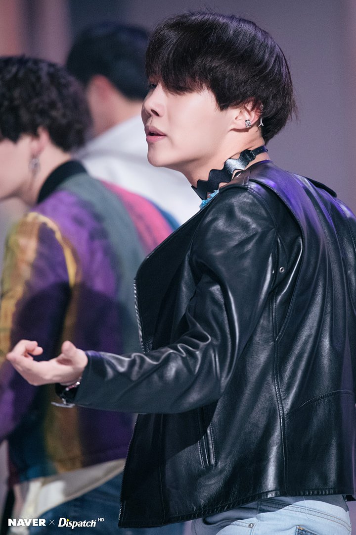 xviienochux's tweet photo. TV연에 HD 포토 | '방탄소년단' 제이홉

[180519] NAVER X DISPATCH - FAKE LOVE MV Behind HD Pics

#IVoteBTSBBMAs @BTS_twt https://t.co/HwqrKim9g6