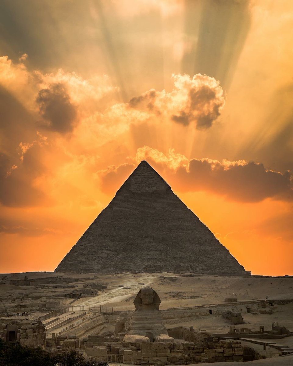 rosariogonzalez's tweet photo. Mira qué hermosa!! Pirámide de Giza, Egipto 🇪🇬 

#Viajar https://t.co/IfdYbhgZ0j
