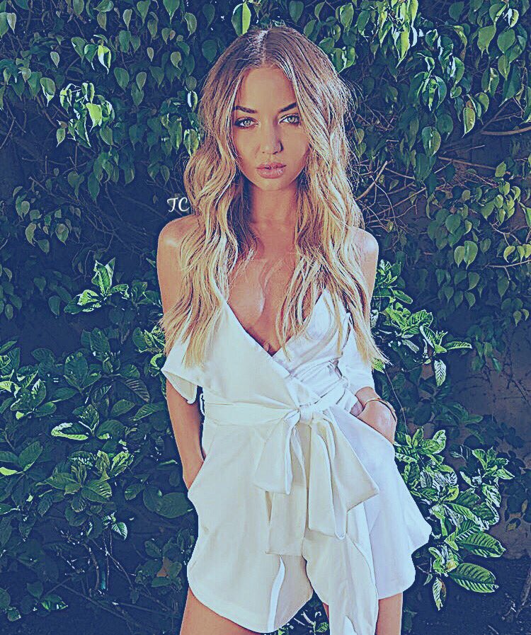 logangnyc's tweet image. I nominate @erikacostell for #ChoiceModel #ChoiceFemaleWebStar #ChoiceFemaleHottie #ChoiceInstagrammer #ChoiceNextBigThing #ChoiceMusicWebStar 💙🔥🐐
