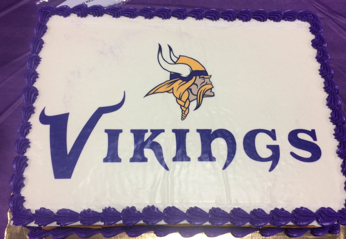 SkrapsJA's tweet image. Last activity with @Baseball_EHS at the Awards Banquet. Good luck to the Seniors!!! Best of luck to the returning players and the coaches.