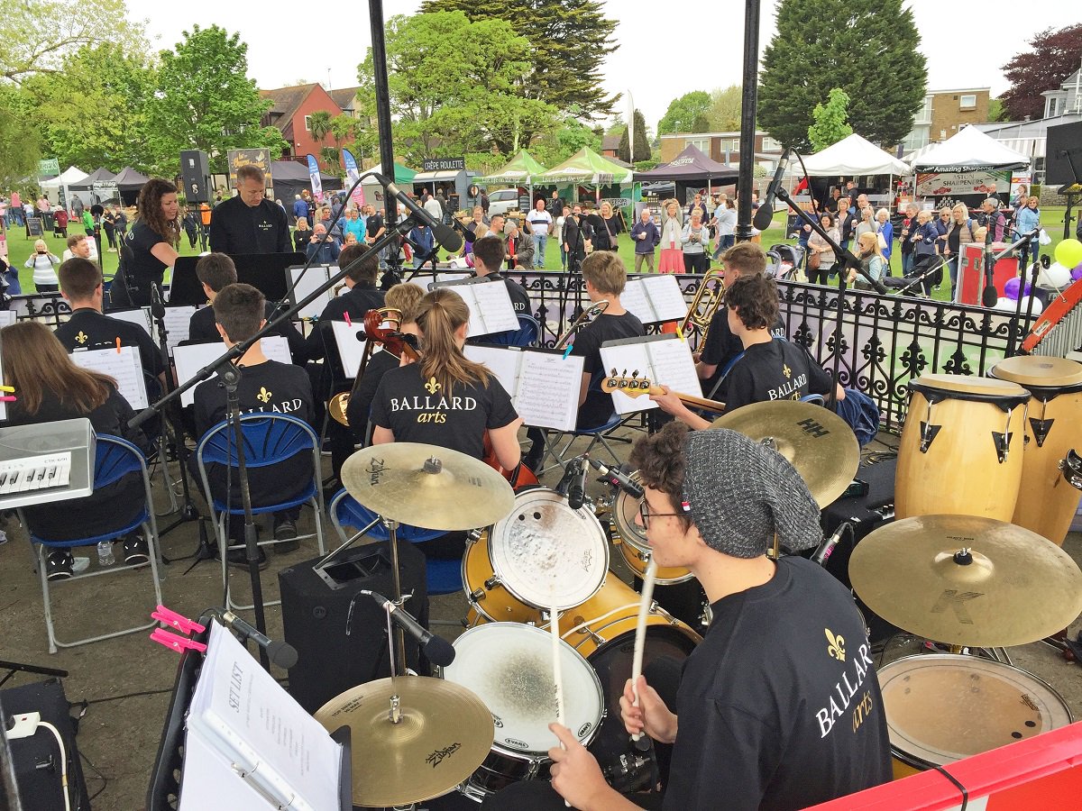 Music at Ballard: Our Showband took to the bandstand stage to perform for food festival goers at the <a href="/ChristchFoodFes/">ChristchurchFoodFest</a>. Ballard was the only school on the playlist and our musicians were magnificent and very professional. <a href="/wave105radio/">Greatest Shits Radio</a> ow.ly/YlNI30k1JMB  #MadeAtBallard