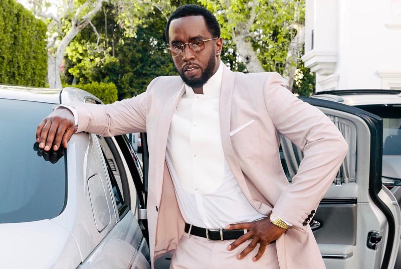 RapUp's tweet photo. Diddy purchases $21 million painting https://t.co/YkkgdNXsE9 https://t.co/Gfb2j6v7iF