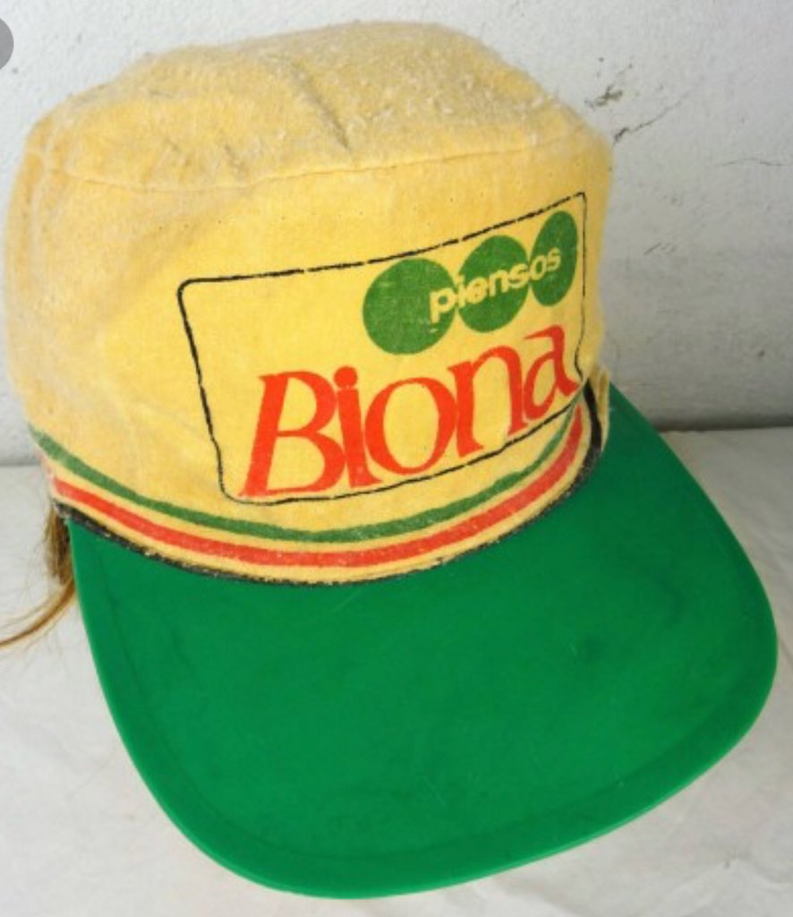 Perezoso Encommium gráfico Perico Loso on Twitter: "@memescastilla @Botifler4ever Tiene más glamour la  gorra de Piensos Biona." / Twitter