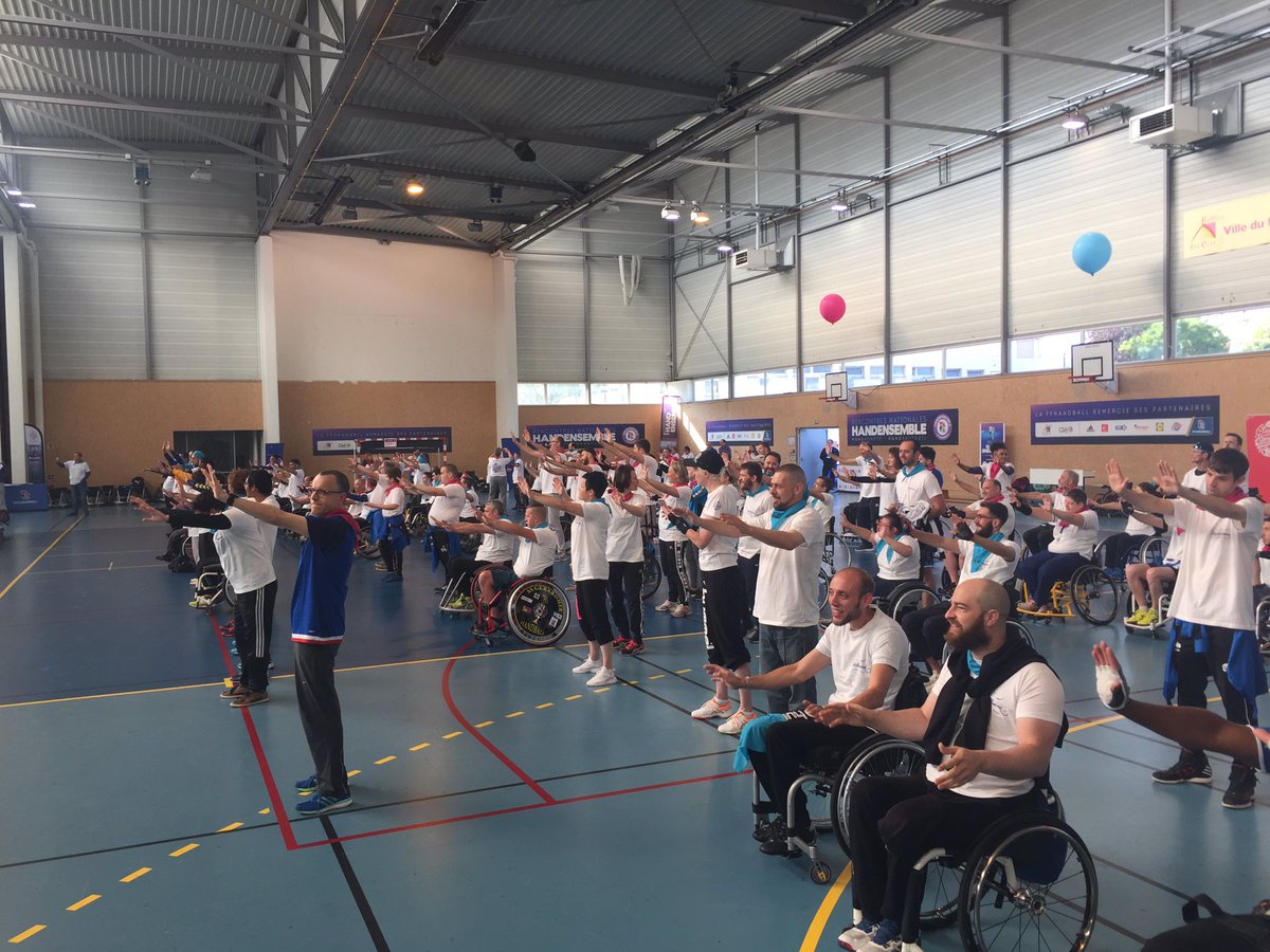 s_renouf's tweet photo. Les 10e #RNH sont lancées au @villeKB 👍 elles seront #Handballissime avec pour débuter un échauffement #Handfit avec Rok et Koolette 👏 https://t.co/9Mzj5nXu0O
