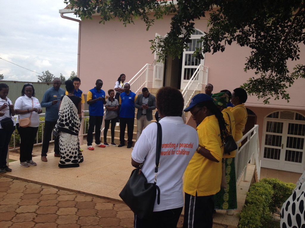 InshutiL's tweet photo. The #PeaceTorch as the pre_event of #KigaliPeaceMarathon has started at #NyanzaMemorialSite where they are commemorating the Tutsi who were killed during 1994Genocide against Tutsi and it's the sign of Light that #Rwanda will never go back where it was https://t.co/wxCaCJZ685