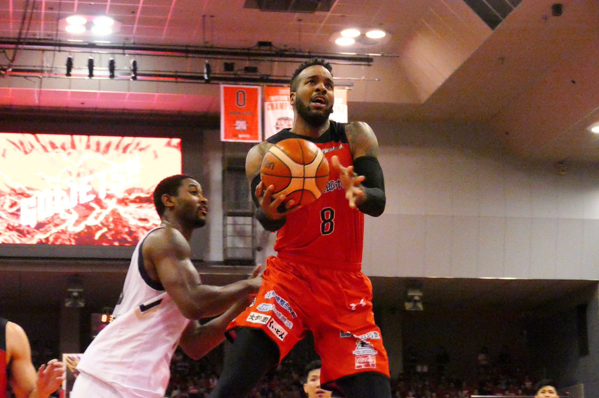 CHIBAJETS's tweet photo. BリーグCHAMPIONSHIP 2017-18
vs琉球終了
ディフェンスから流れをつくりファイナル進出に一歩近づく価値ある一勝!
【試合結果】
千葉74−61琉球
最多得点:#21 エドワーズ 26PTS
最多RB:#21 エドワーズ 10RB
入場者数:5027名 https://t.co/crvhe11f5G
