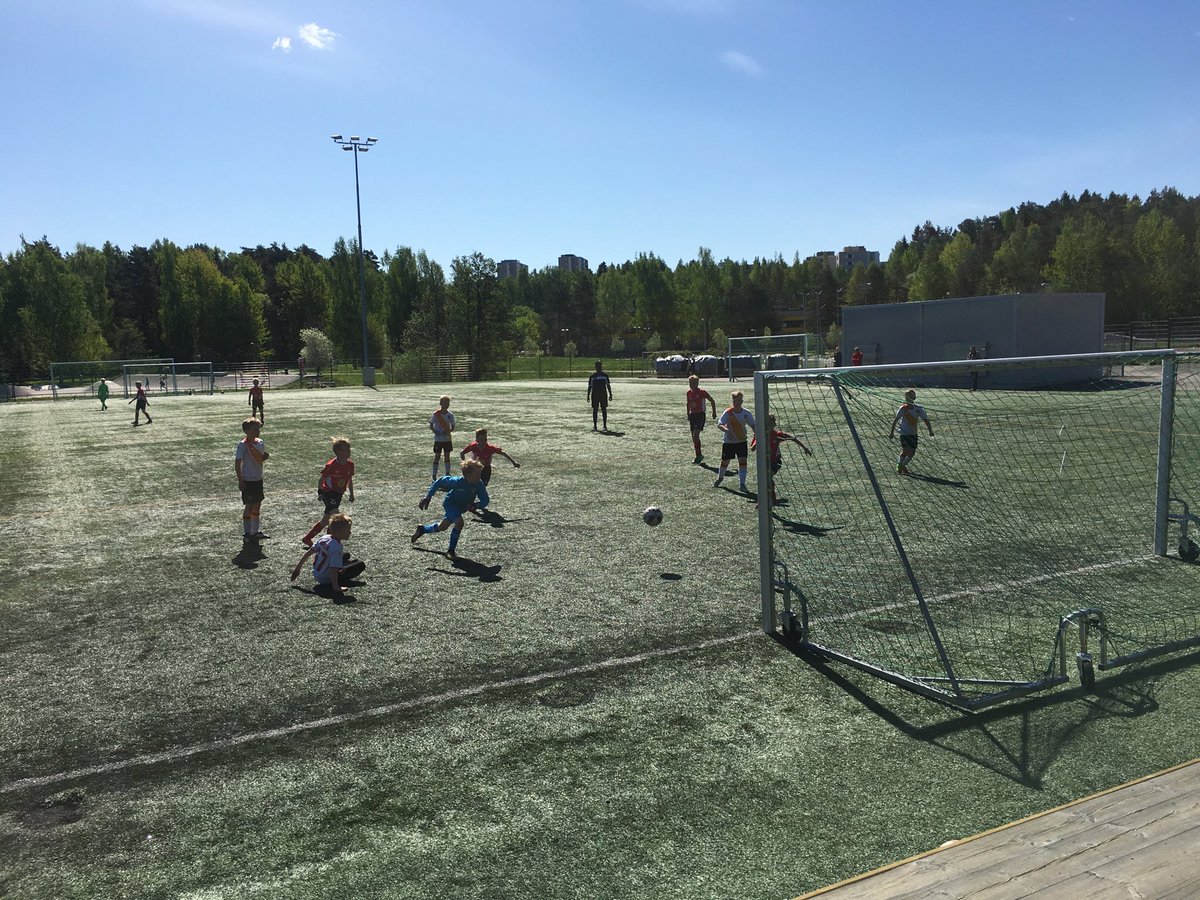 .<a href="/epsakatemia07/">EPS Akatemia 07</a>’n piirisarja’n kotipeli aurinkoisessa Espoonlahdessa, tiukka peli <a href="/VJS07/">VJS P07 Vantaa</a>’n kanssa, voitto tällä kertaa meille #uusimaa #EPS