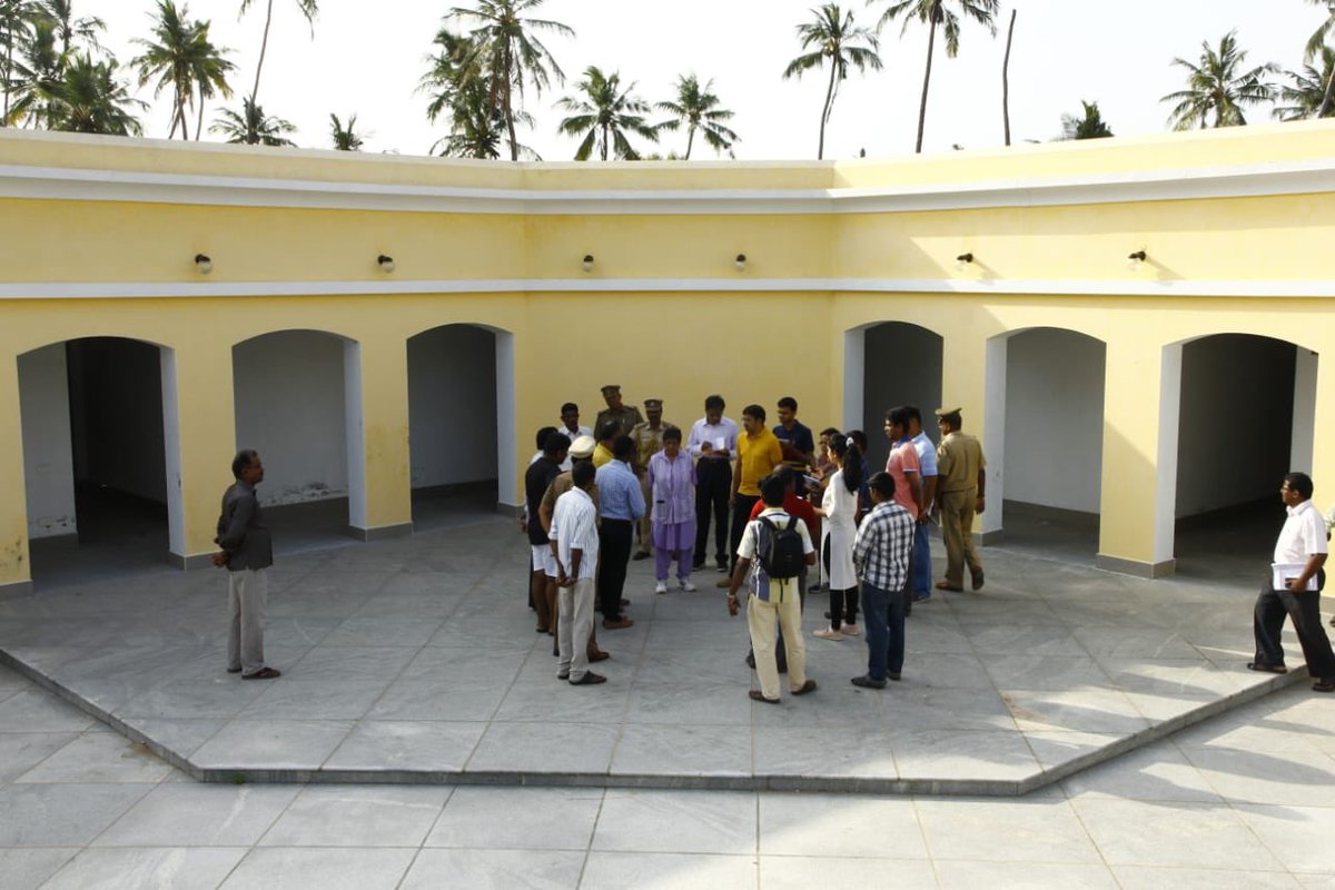 LGov_Puducherry's tweet photo. 2nd visit to Art &amp; Craft village/Centre on 160th #WeekendRound . Restoration to take place in the coming 15days, says Tourism Director @pondytourism 
“Sustainability on Linking Departments &amp; working together”, says HLG @thekiranbedi #TeamRajNivas #KiranBedi #PondicherryTourism https://t.co/GYtkdcsVR6