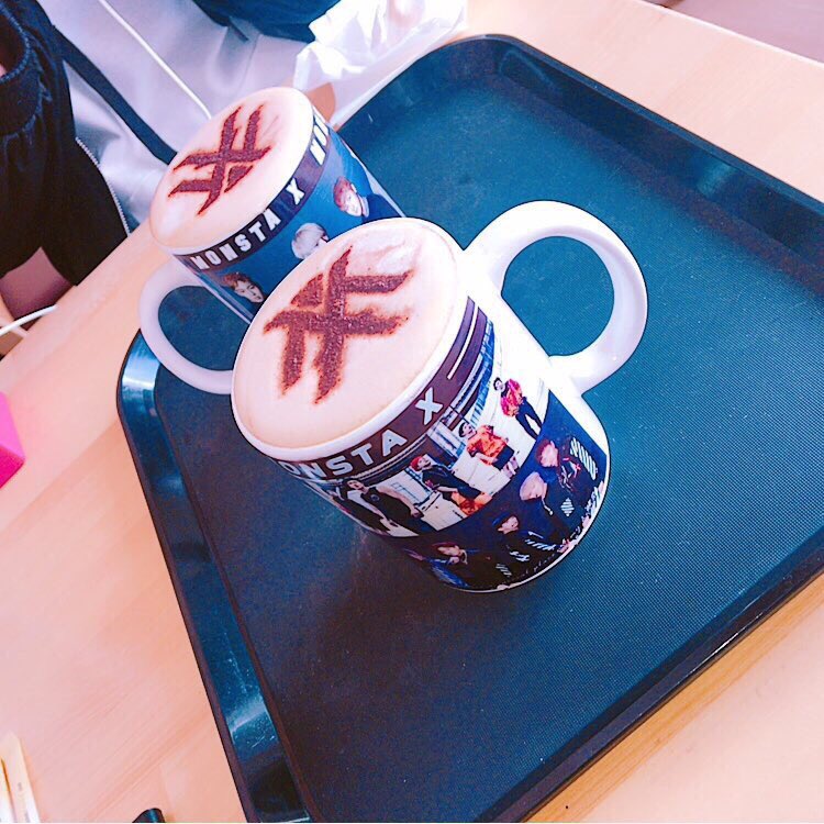 mx_wh03's tweet photo. 1枚目去年の3月
2枚目今日。
一年ぶりのラテアート🏹🌹 https://t.co/54K0cDsnDc