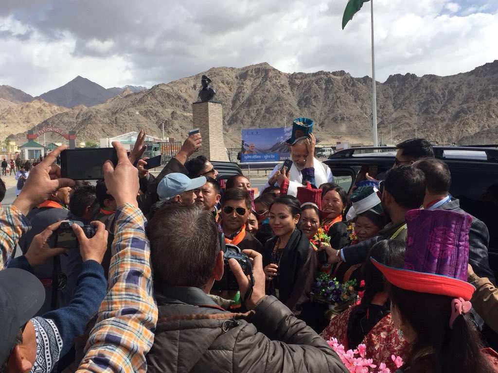 narendramodi's tweet photo. I thank the wonderful people of Leh for the warm welcome. I am delighted to be here. https://t.co/XmogPkc64v