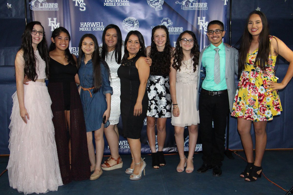 er_garza252's tweet photo. An Evening in Paris @HMS! Prom was a memorable night for our 8th graders ! Thank you to the wonderful staff and parent volunteers who came together to make it a success ! All in all the time❤️ https://t.co/nLzlCCX7GD