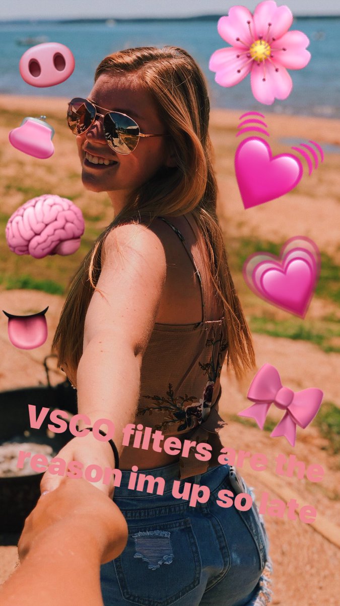 yourfav_em_c's tweet photo. My pink drink addiction has spread to my insta lmaoooo https://t.co/EvhIPkcMET