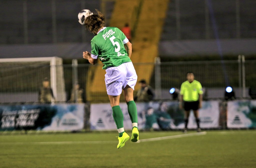 bryanton91's tweet photo. ¡Noche de estrellas!
La magia y el talento al servicio de los futbolistas en una noche para el recuerdo. Leyendas internacionales y nacionales derrocharon su juego sobre el tapete verde del Cementos Progreso. Un deleite para la afición guatemalteca. #CopaCementosProgreso https://t.co/KzaoIqPipn