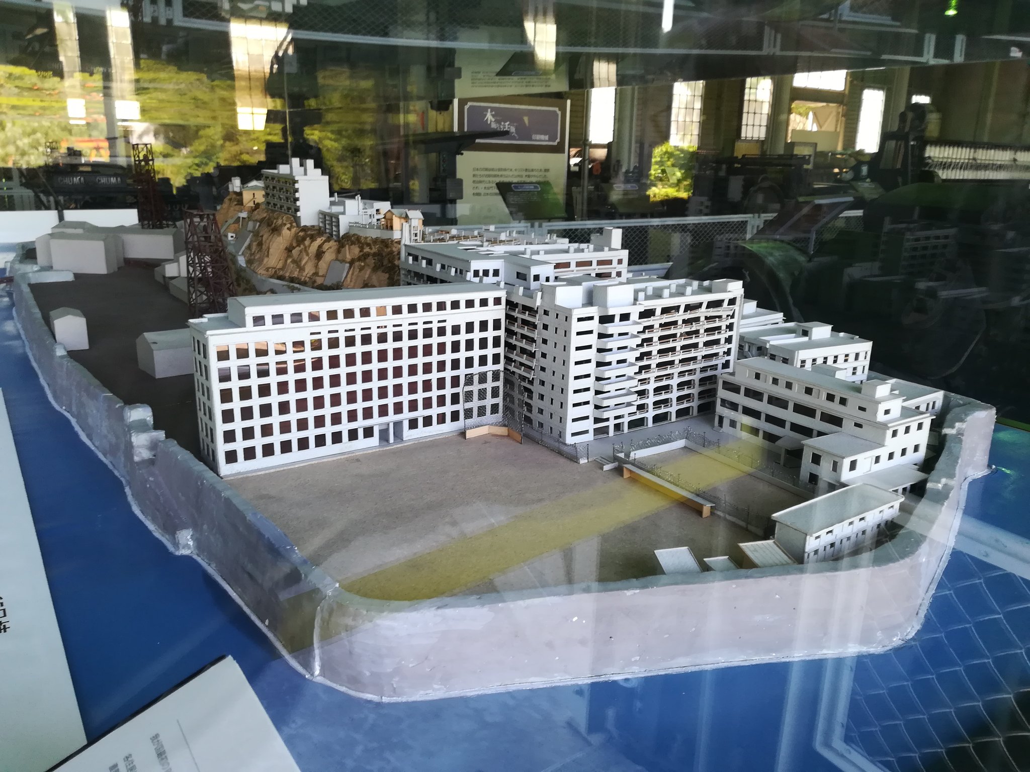 タケ 軍艦島の模型はこちらに移されていた 現役時代の住居エリアを精密に造り込んでいる T Co 5tyo68tyhq Twitter タケ 軍艦島の模型はこちらに移されていた 現役時代の住居エリアを精密に造り込んでいる T Co 5tyo68tyhq Twitter