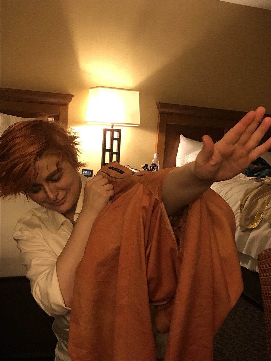 seraselkie's tweet photo. @shelbeanie dabbed so hard as Sunburst at Pony Stock sHE RIPPED A HOLE IN HER PANTS. #truededication #doitforthedab #everfreenorthwest #efnw #everfreenorthwest2018 #efnw2018 https://t.co/pZuJdiiunb