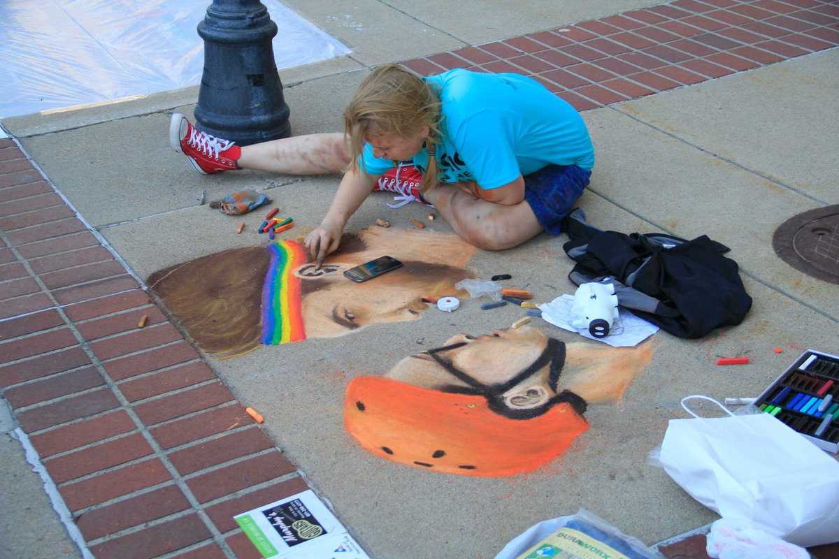 RhettandLinKomm's tweet image. Wow!! Beautiful @rhettandlink #RLBuddySystem artwork by artist Margot Shepherd at the Magic on the Sidewalk Festival! 
(1) Photo snapped by a passerby: instagram.com/p/Bi8IA6hhoO5/
(2) Photo by the Magic on the Sidewalk Facebook page: bit.ly/2rV17F7