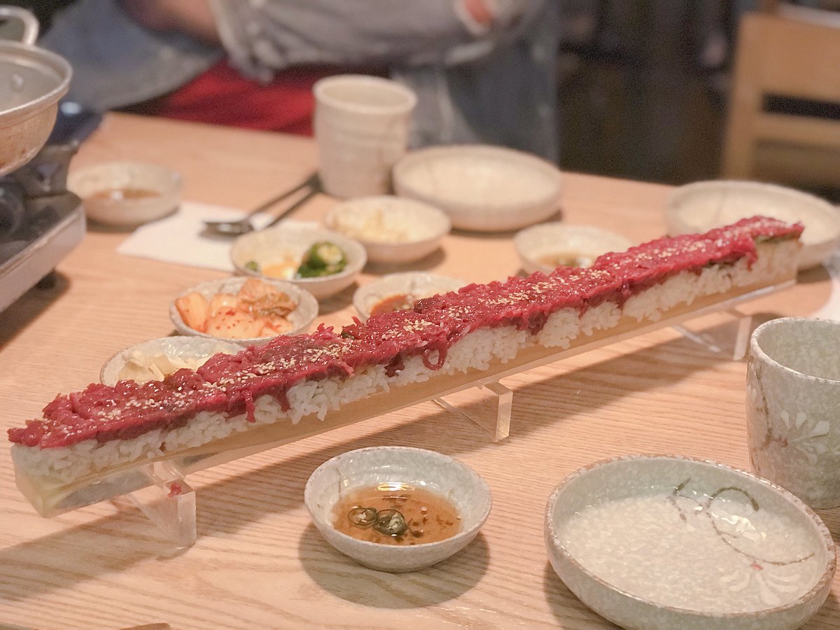 여러분~!!! 맛있는밥을먹으면 행복해져요!!ㅎㅎ 점심드셨으면 저녁은!! 여러분들이 좋아하는거!!전 육회초밥좋아해요💕🐶 #육회초밥 #좋아해!! #저녁맛있는거 #드세요