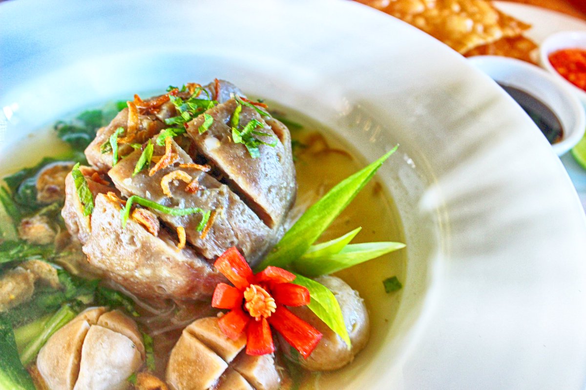 BWMakassarBeach's tweet photo. Nge-BAKSO GRANAT kuy! 
di Chill In Restaurant Best Western Plus Makassar Beach hanya Rp. 35.000 nett sambil menikmati pemandangan kota dan pastinya Free WiFi

For more information :
🏩Best Western Plus Makassar Beach
📍Jl. Botolempangan No.67
☎️ +62 411 - 363 6888 https://t.co/2u1Od3C0Bx