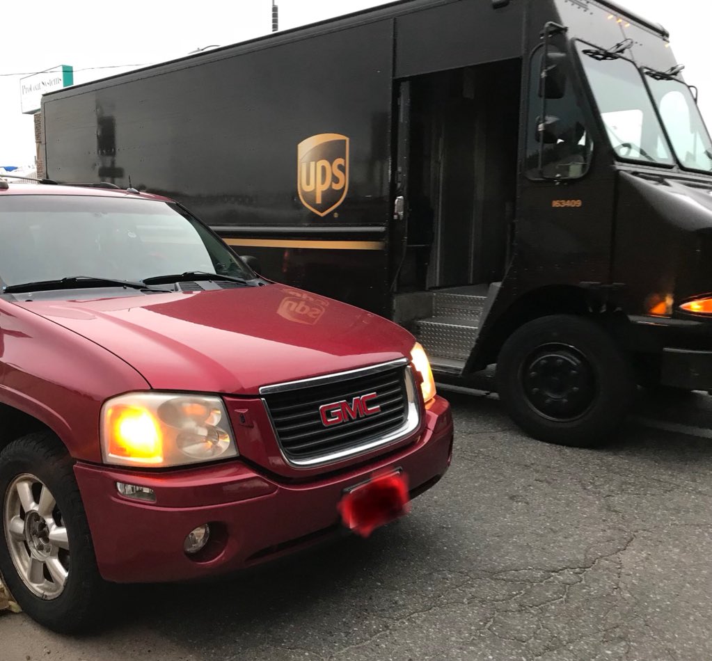 MGJohnson007's tweet photo. After catching a flat on my way to work, 3 minutes from the hub, a fellow UPSer stopped to be sure I was ok and staying safe. Then my rescue team wore brightly colored safety gear. Safety first at all times. 👍🏾#caughtsafe #ups #teamwork https://t.co/2CqBxdWRz5