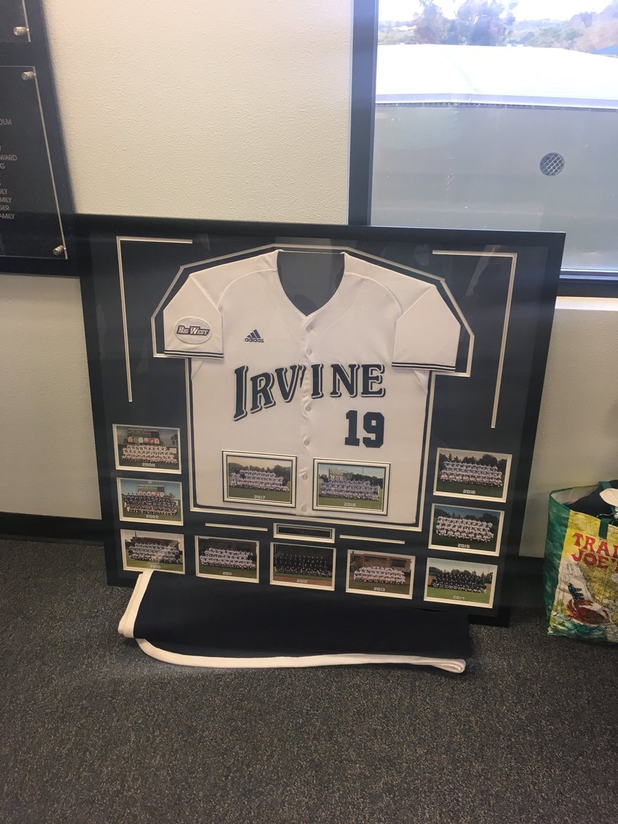 RJinAV's tweet photo. UCI sends off a college baseball legend. #skip https://t.co/XzuQzq0yUF