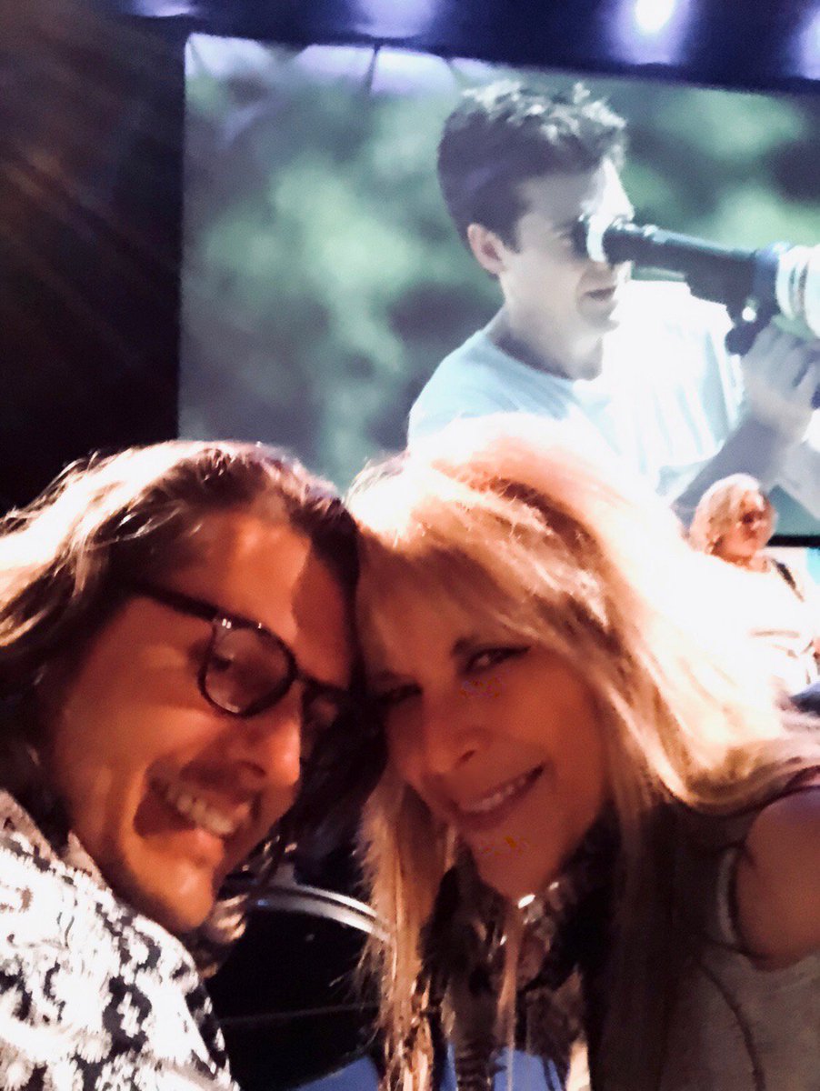 vickiabelson's tweet photo. If I had to pick a person to be stranded with on a desert island, hello @batemanjason (#Ozark) funny, charming, self-effacing, smart, kinda has it all. Thanks @netflix for the great #ChangeofFocus panel. #JodieFoster (@blackmirror) is a force in every direction. @stacey_souther https://t.co/YdCxfl5xOX