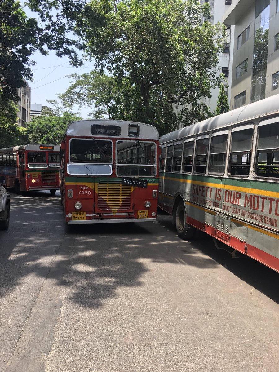 harshal85's tweet photo. @MumbaiPolice BEST BUS STANDING ON MIDDLE OF ROAD WITHOUT DRIVER NEAR GOREGAON EAST STATION DISRUPTING TRAFFIC. WHAT ACTION WILL BE TAKEN AGAINST THE DRIVER AND COMPANY? https://t.co/2fS0ODMxa2