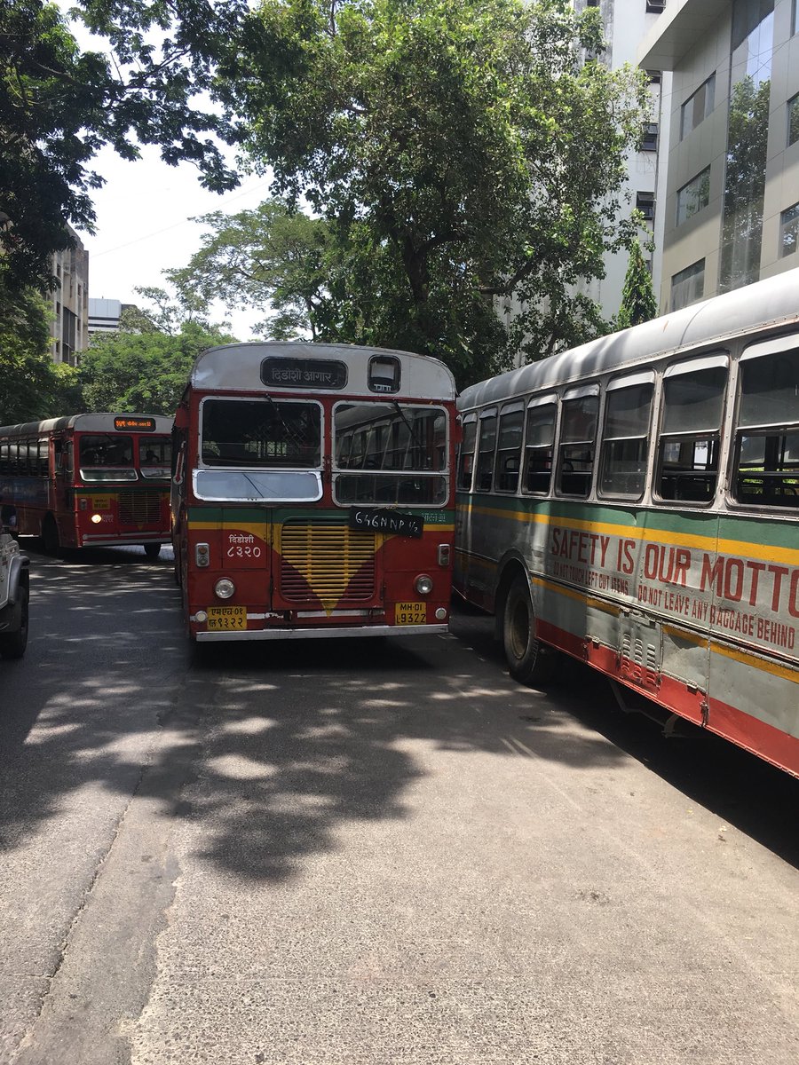 harshal85's tweet photo. @MumbaiPolice BEST BUS STANDING ON MIDDLE OF ROAD WITHOUT DRIVER NEAR GOREGAON EAST STATION DISRUPTING TRAFFIC. WHAT ACTION WILL BE TAKEN AGAINST THE DRIVER AND COMPANY? https://t.co/2fS0ODMxa2