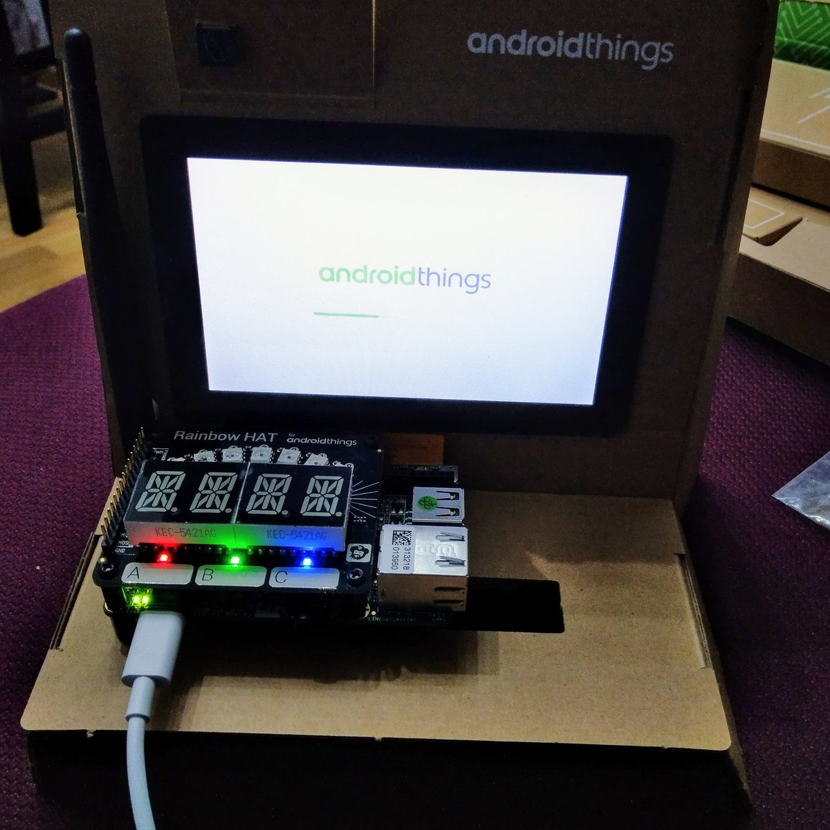 __soey__'s tweet photo. Up and running :) #androidThings #iot #android #WeAreDevs https://t.co/VzL6LhxLuU
