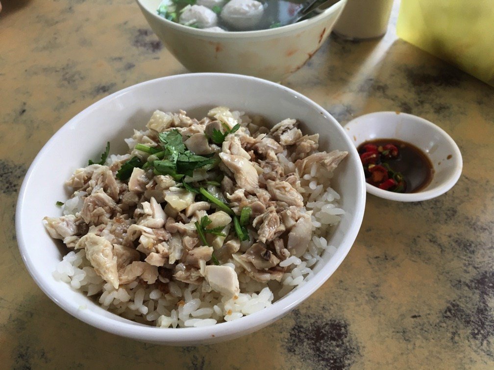 高雄の小林鶏肉飯が美味しい！地元民に人気の小籠包とも出会えて幸せ onna-hitoritabi.com/taiwan/kaohsiu…