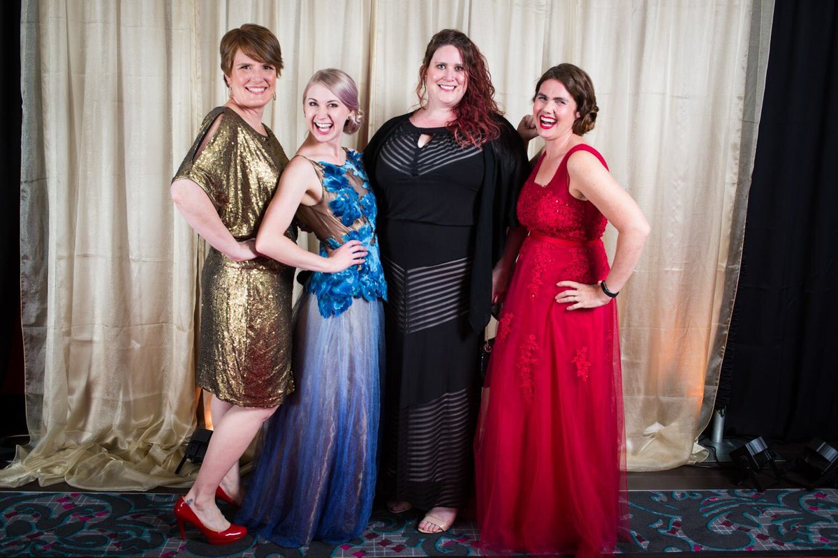 TrilliumFamily's tweet photo. Thank you to @Bundlandia for camping out on the red carpet at our SOLD OUT Black &amp; Gold Gala last Saturday! Check out all of Wayne’s shots over on the @KeepOregonWell Facebook page: https://t.co/TNVPmVMmtb 🖤💛

#KeepOregonWell #MentalHealth #Heroes #Awards #BlackAndGold https://t.co/ix44M3MqZf