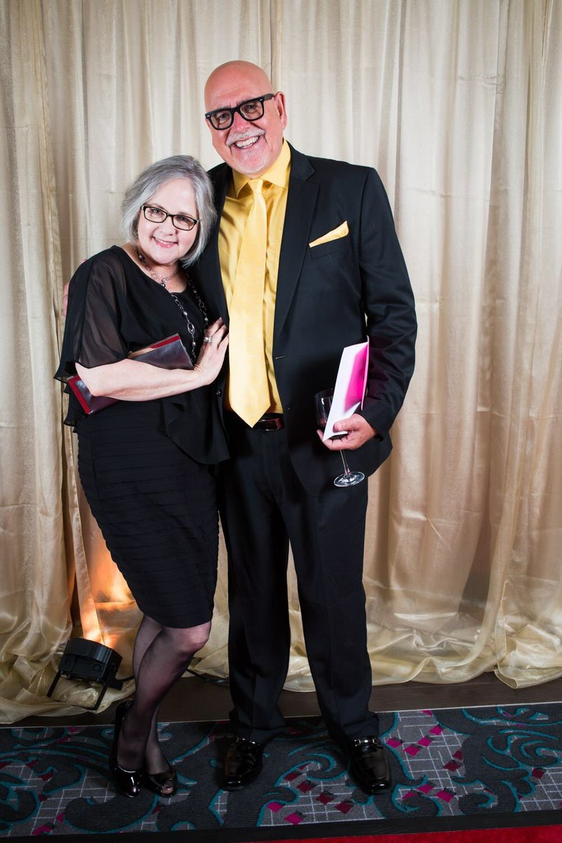 TrilliumFamily's tweet photo. Thank you to @Bundlandia for camping out on the red carpet at our SOLD OUT Black &amp; Gold Gala last Saturday! Check out all of Wayne’s shots over on the @KeepOregonWell Facebook page: https://t.co/TNVPmVMmtb 🖤💛

#KeepOregonWell #MentalHealth #Heroes #Awards #BlackAndGold https://t.co/ix44M3MqZf